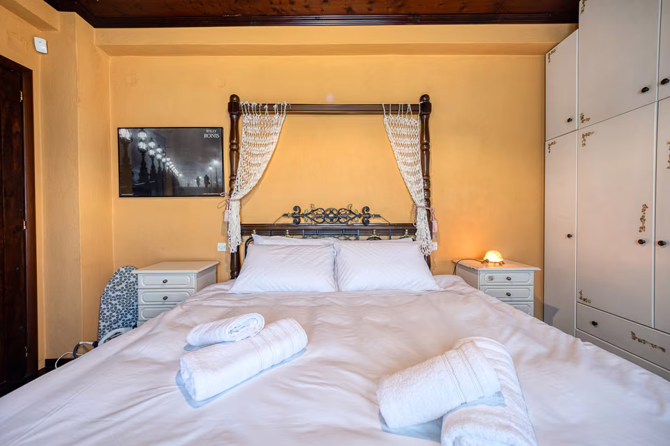Amber bedroom