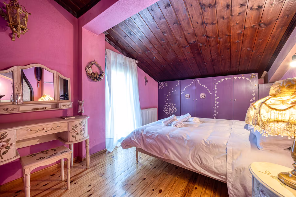 Rose bedroom with vanity
